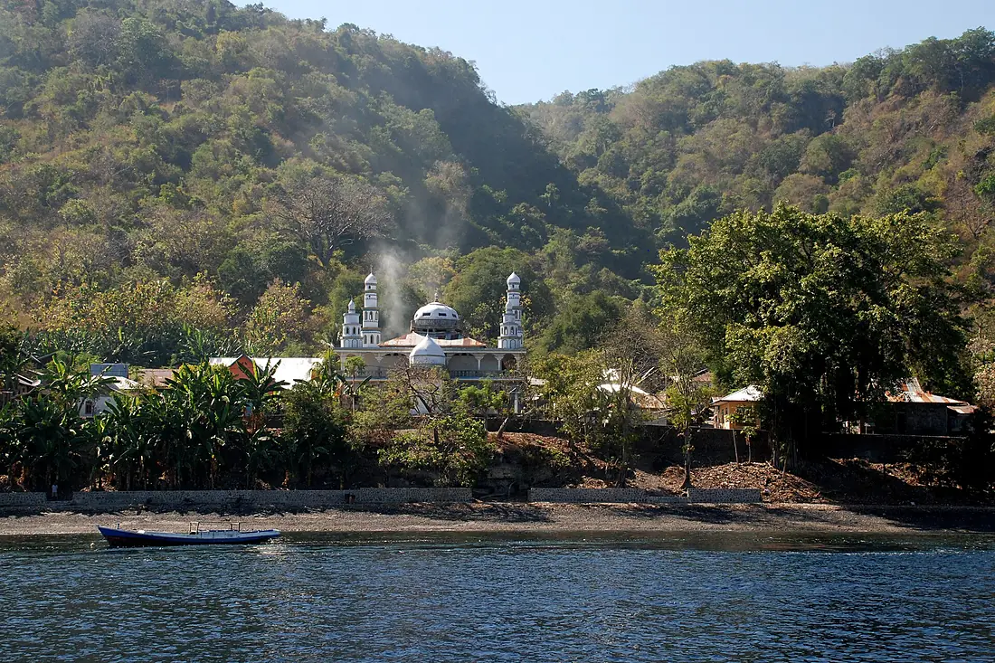 A Mosque in Alor Island - panoramio