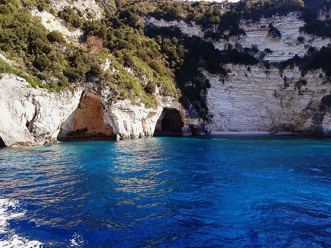 ANTIPAXOS CAVE