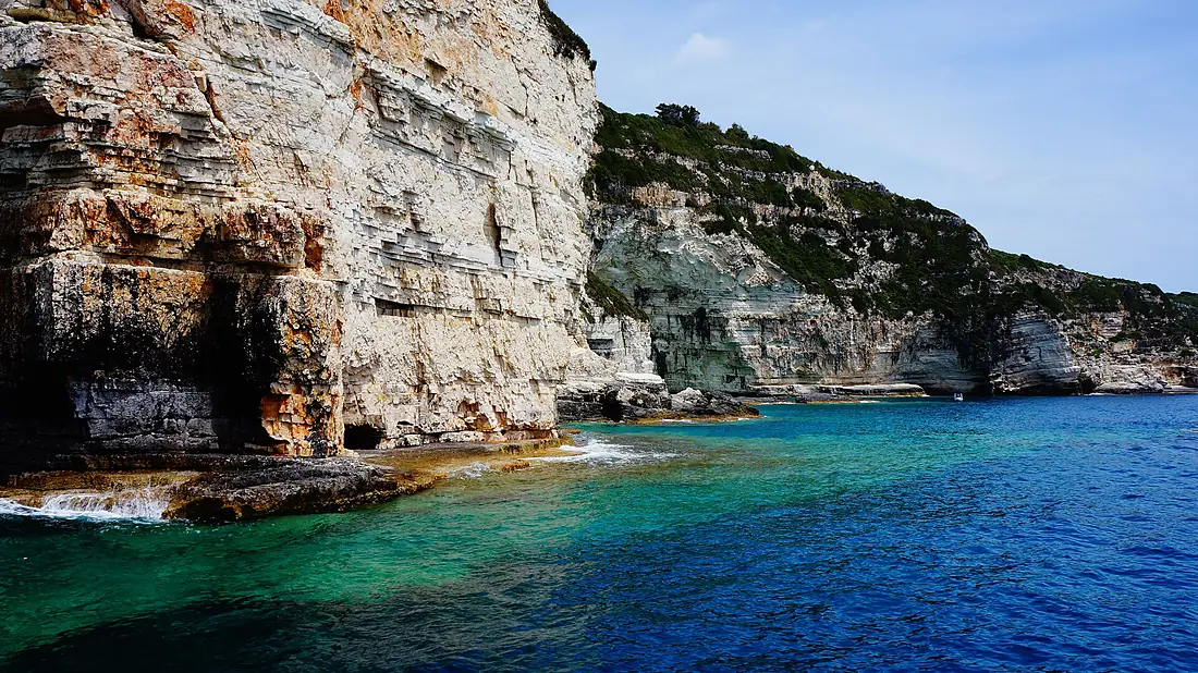 Antipaxos caves