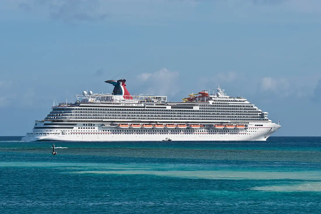 2017-03-30 CARNIVAL VISTA - IMO 9692569, off Oranjestad, Aruba
