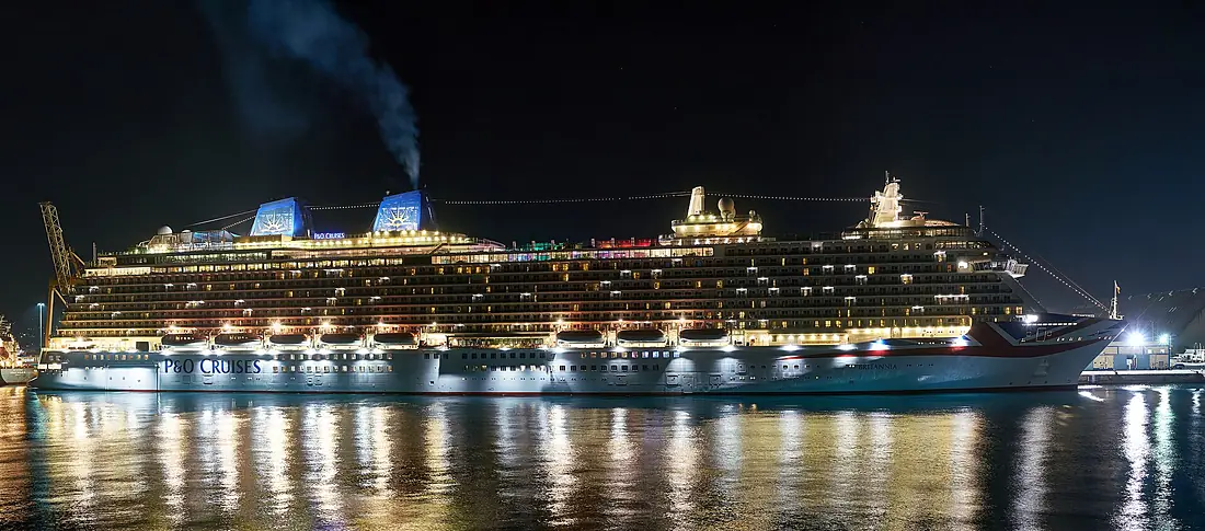 066a Britannia in Port of Bridgetown at night - Barbados - 3 1 - V-P