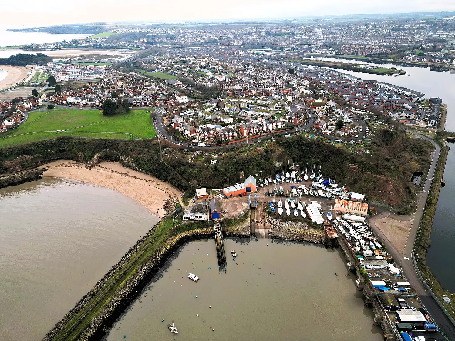 Aerial views of around Barry Island, Wales - December 2024 - awyrluniau o arfordir y Barri yn Rhagfyr 2024 17
