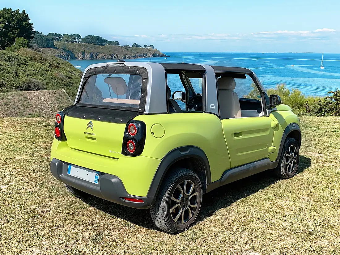 Citroen-e-Mehari-ar-Belle-Ile-en-Mer-byRundvald