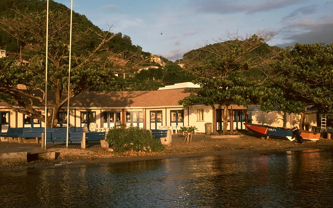 Bequia Beach Hotel, Friendship Beach - panoramio