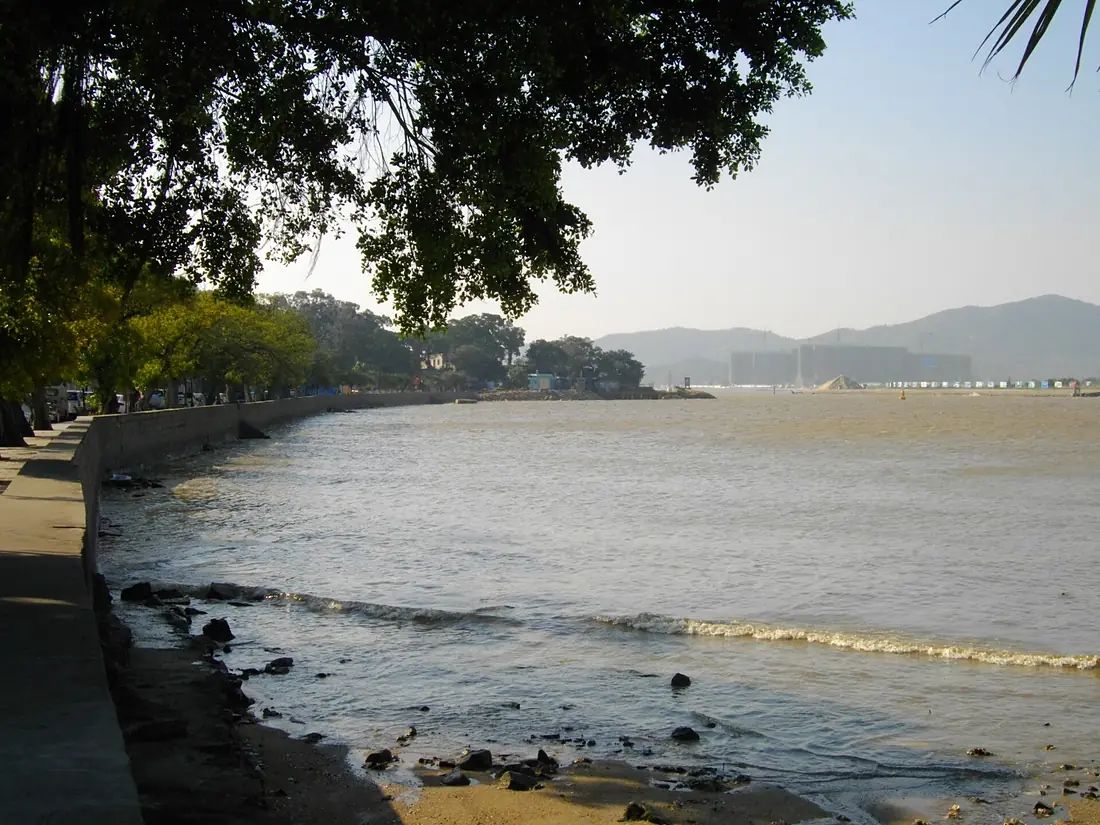 Coloane and coastline 01