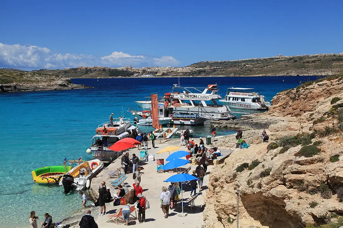 Malta - Ghajnsielem - Comino - Blue Lagoon Harbour 03 ies