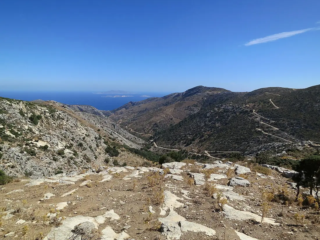 View from Moni Fotodotis (Naxos) at Makares Nisia and Donoussa 13M571