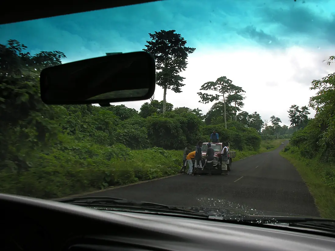 Breakdown, Efate, Vanuatu, 4 June 2006 - Flickr - PhillipC