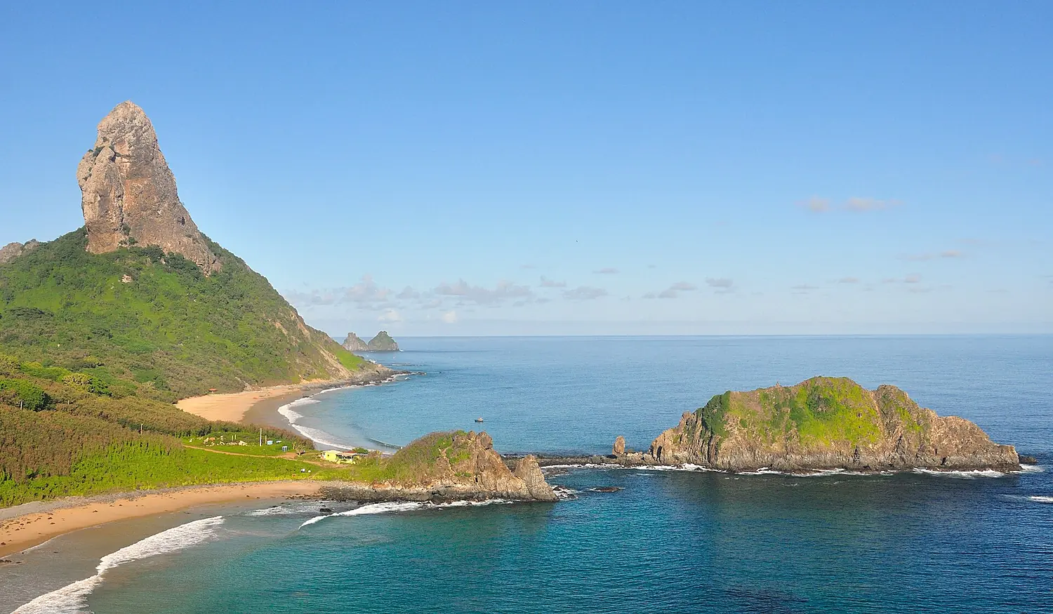 Vista do Mirante do Forte dos Remédios da praia de Fernando de Noronha