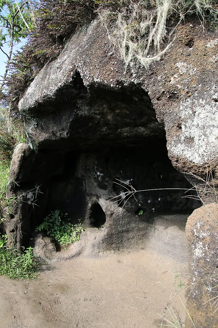 Floreana Höhle Mike Krüger 160203 1