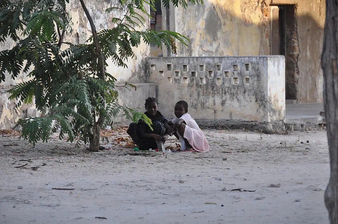 Kids Mozambique Island (5686567147)