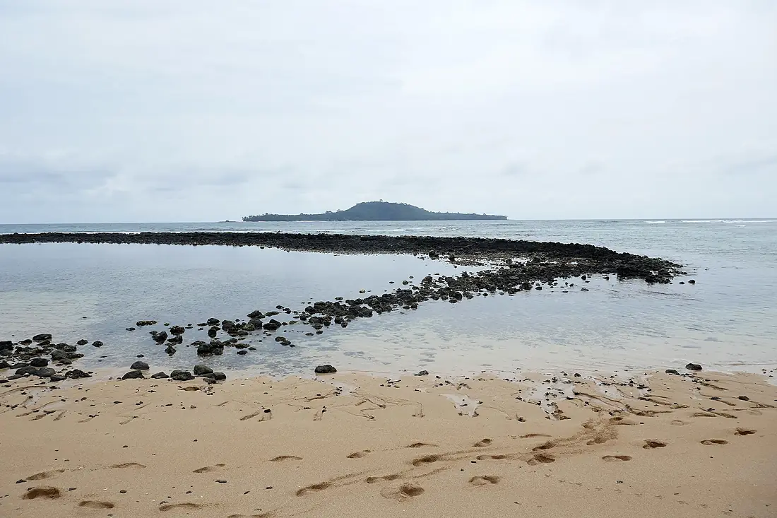 Ilhéu das Rolas depuis la plage de Porto Alegre (SãoTomé) (2)