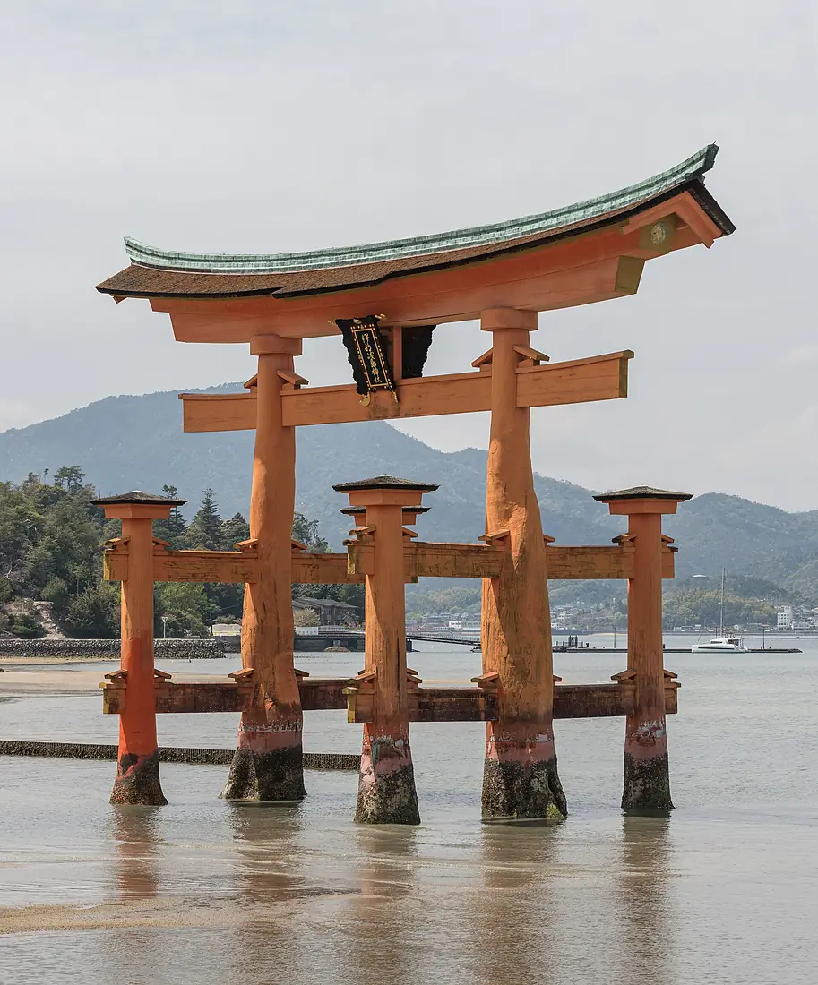 Itsukushima Floating Torii Gate, East view 20190417 1