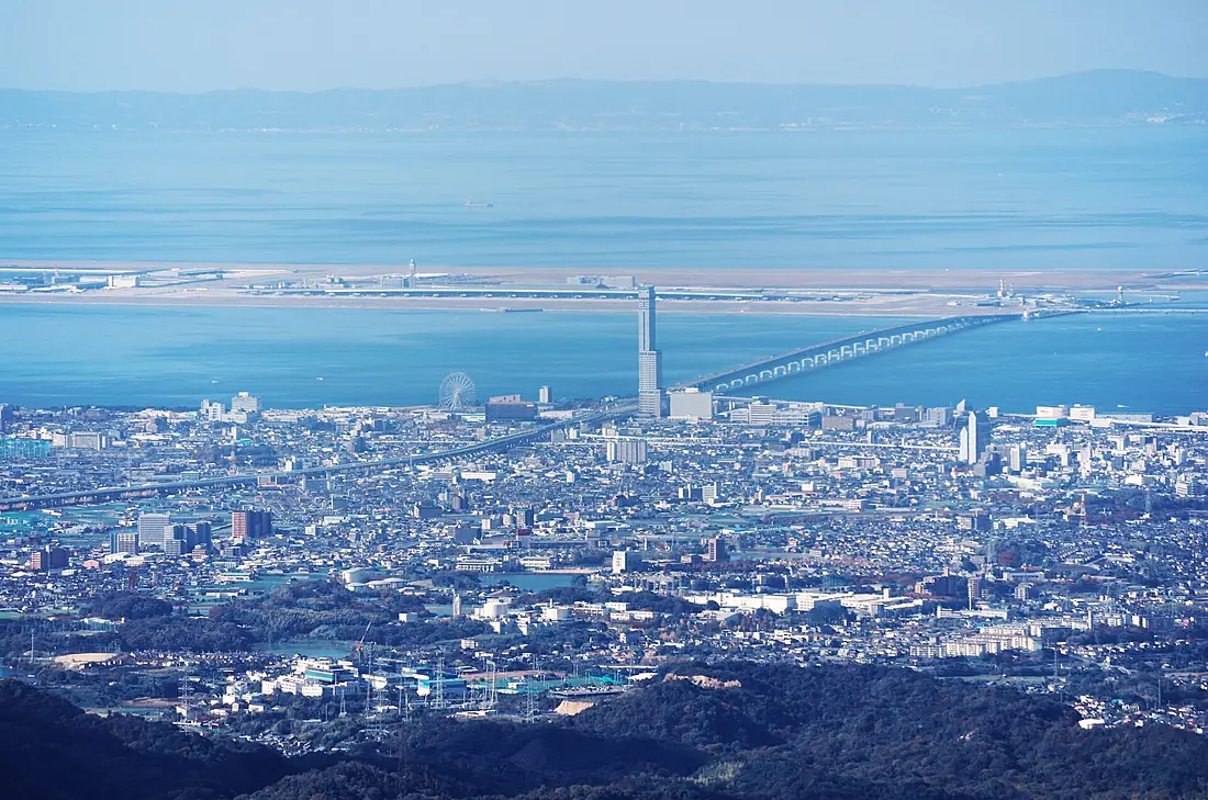 和泉葛城山展望台から関西国際空港を見る Towarad Kansai International Airport 2013.11.23 - panoramio