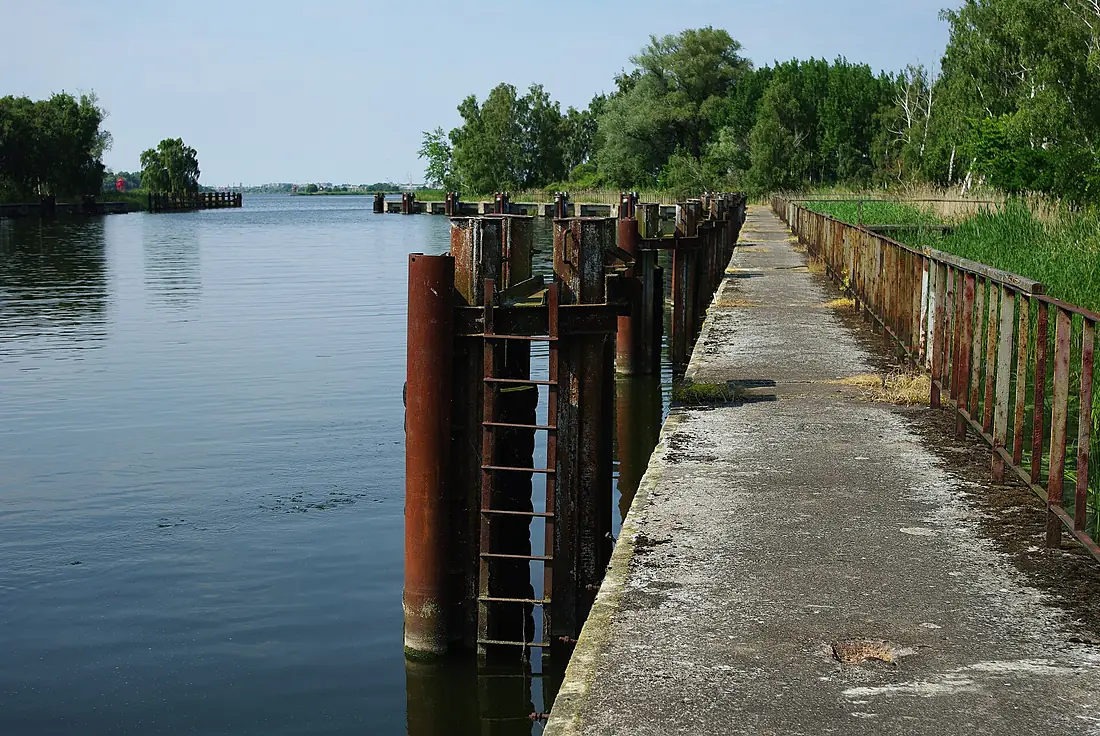U-Boot Harbour in Karsibór Island