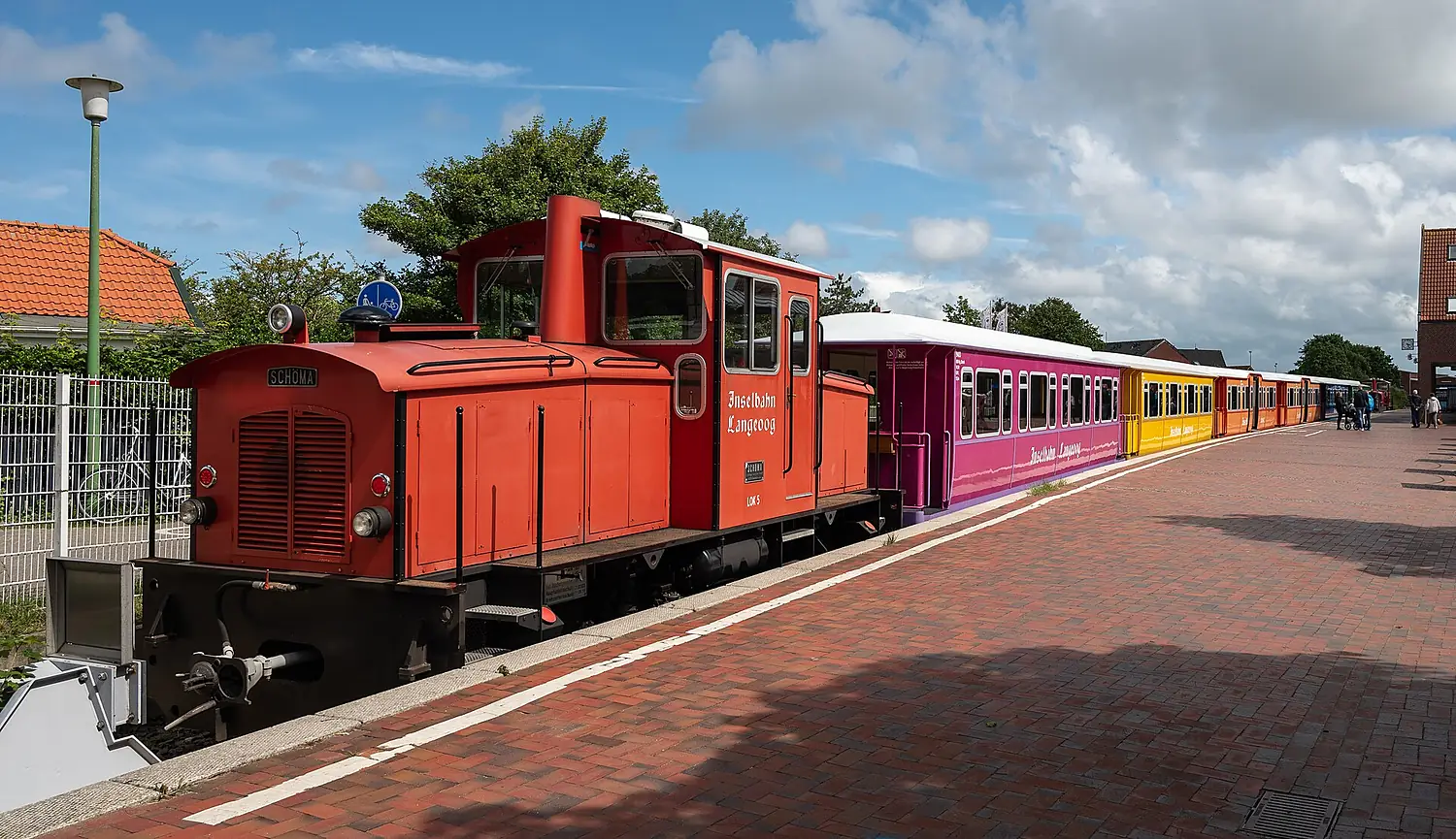 Inselbahn-Langeoog-Lok-5-Inselbahnhof-2024
