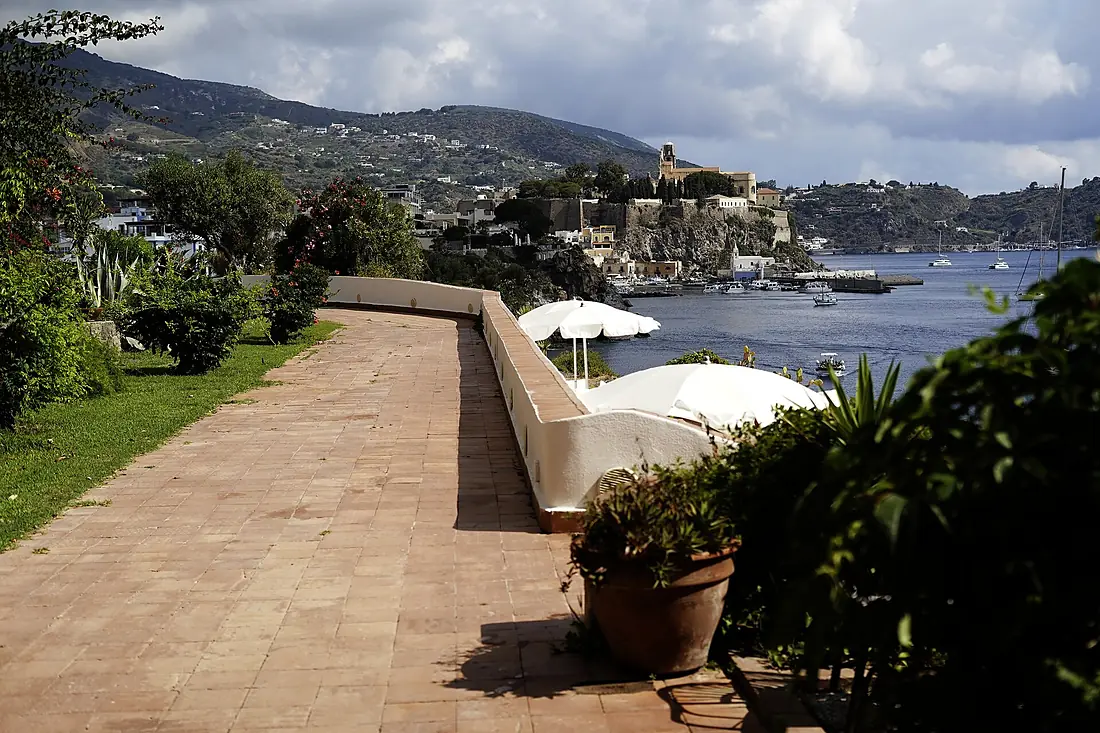 Lipari. Castello di Lipari dall'Hotel Carasco (01383)