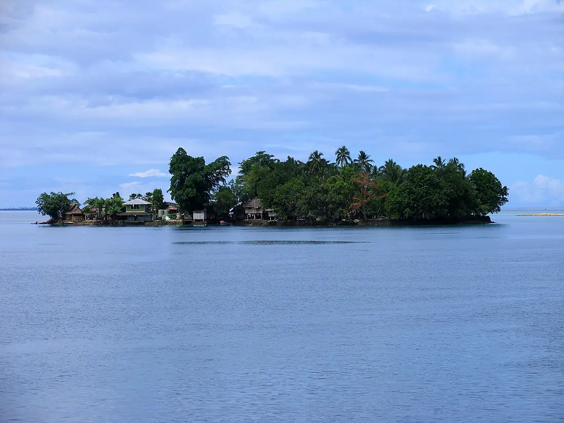 An artificial island off the coast of Auki, Malaita. (10666382503)