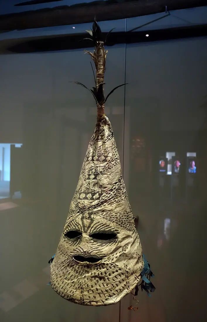 Mask, Mangaia, Cook Islands, maker unknown, c. 1900, tapa - Museum of New Zealand Te Papa Tongarewa - Wellington, NZ - DSC09751
