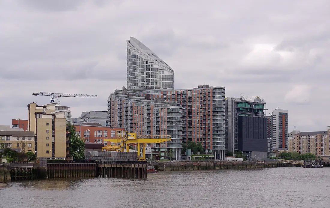 London MMB V8 New Providence Wharf and Ontario Tower