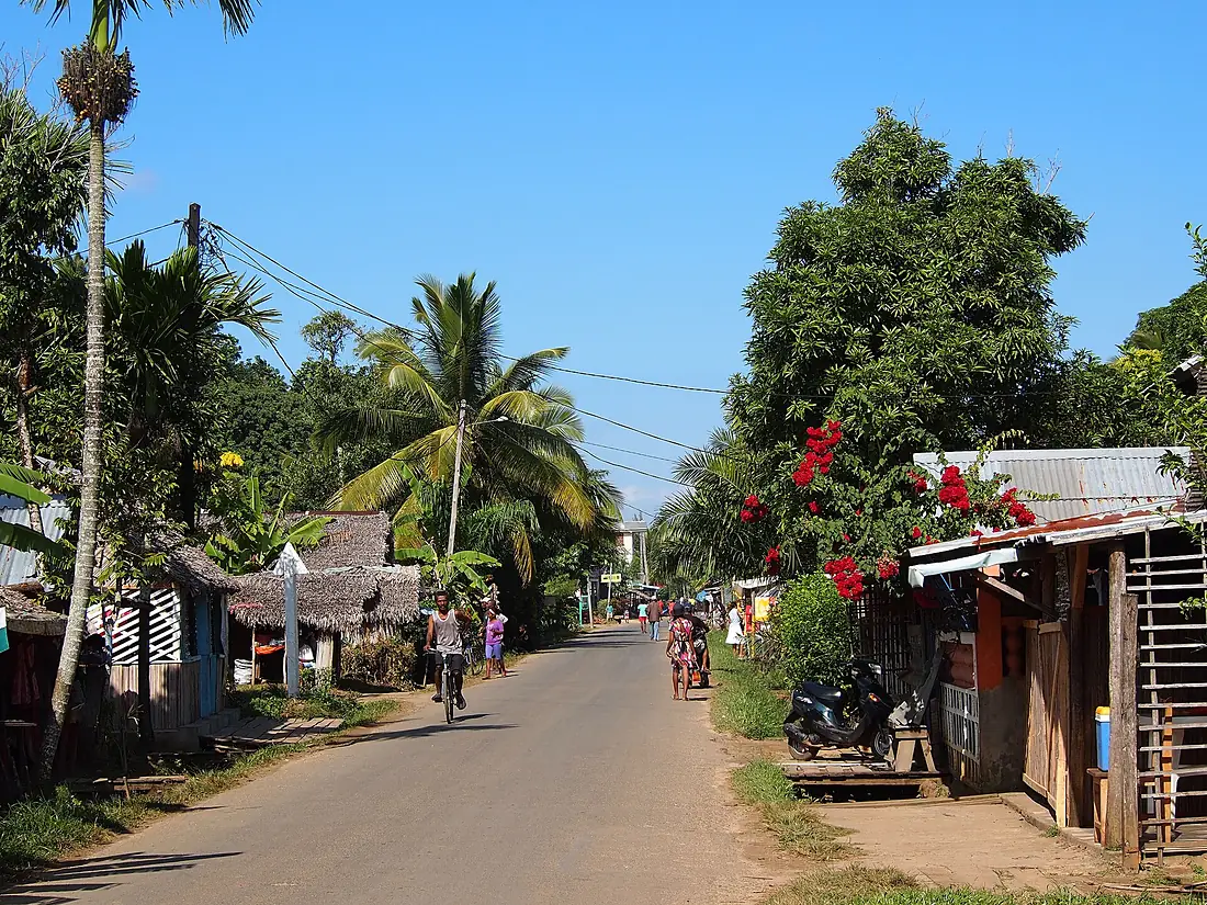 Sainte marie Madagascar paved road