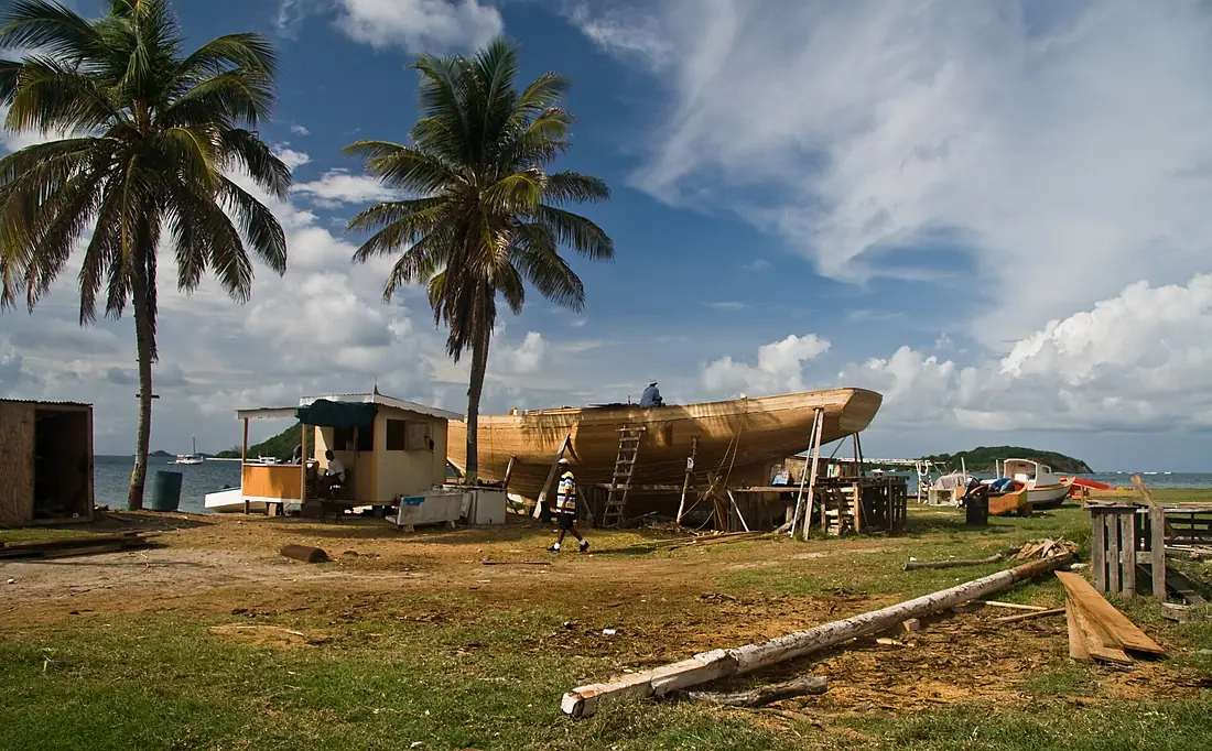 Boat Building on Petite Martinique - panoramio