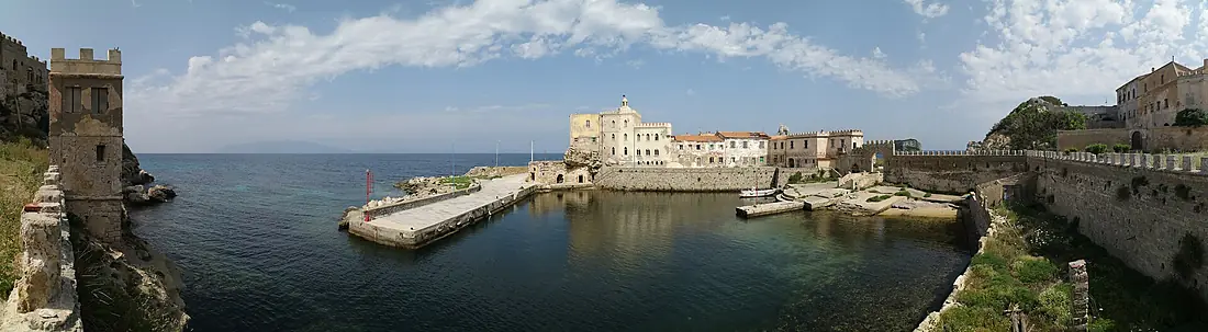 Isola di Pianosa Vecchio Porto panoramic01 2018-05-30