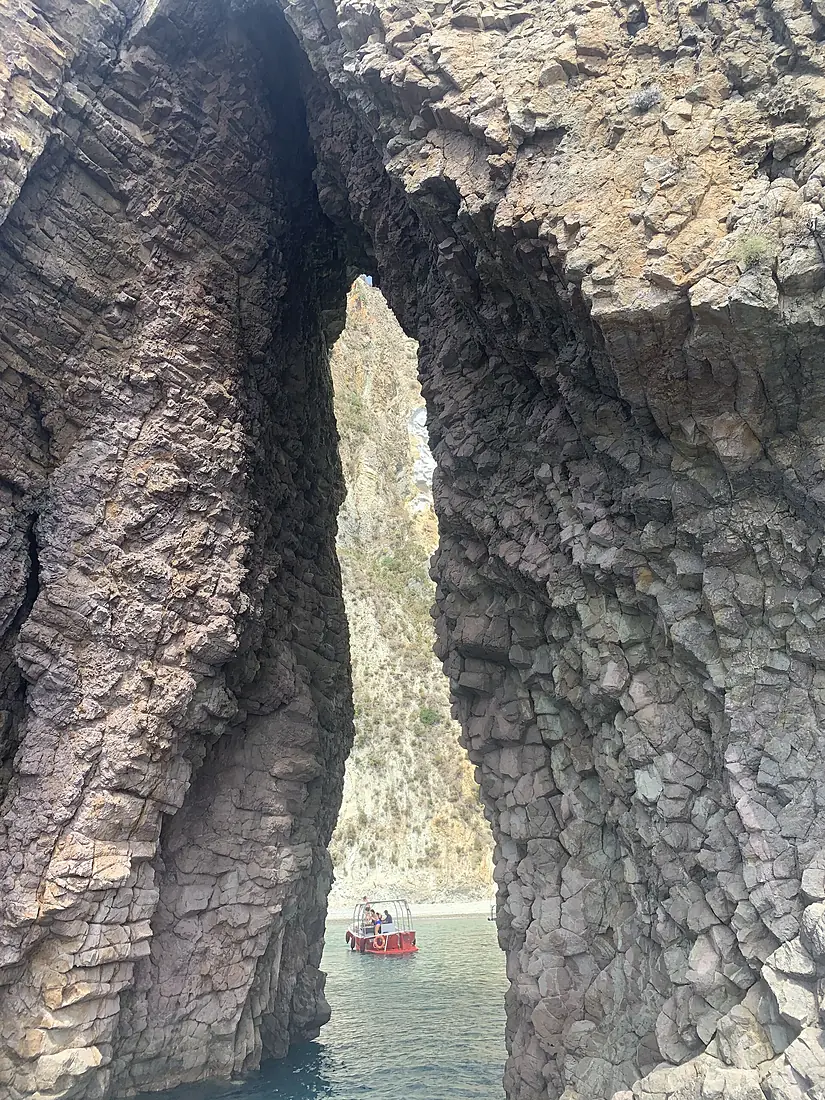 Isola di Ponza Arco Naturale
