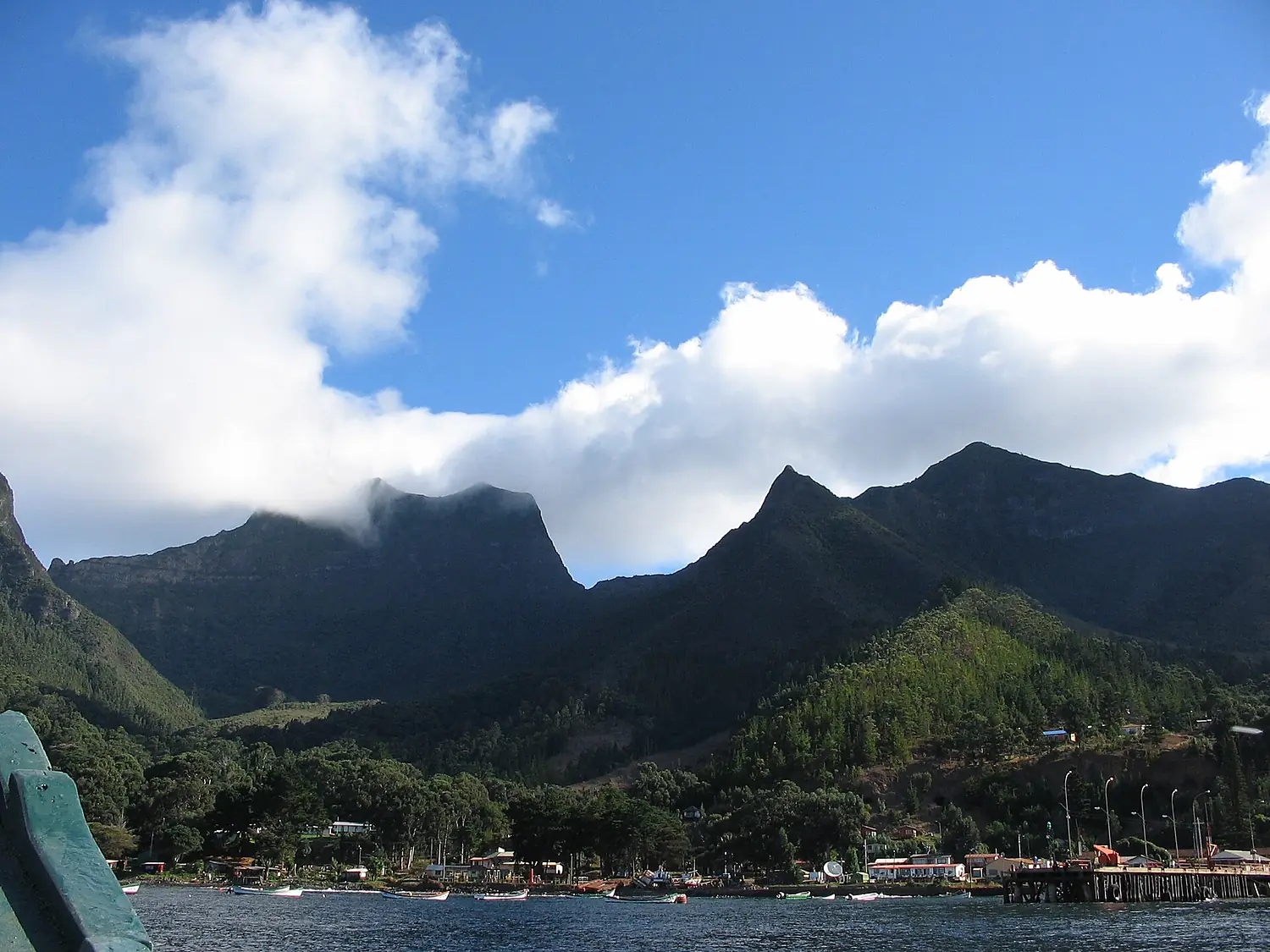 Archpielago Juan Fernandez (Vista hacia Robinson Crusoe)