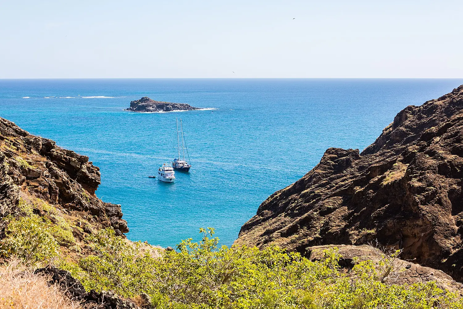 Paisaje en Punta Pitt, isla de San Cristóbal, islas Galápagos, Ecuador, 2015-07-24, DD 76