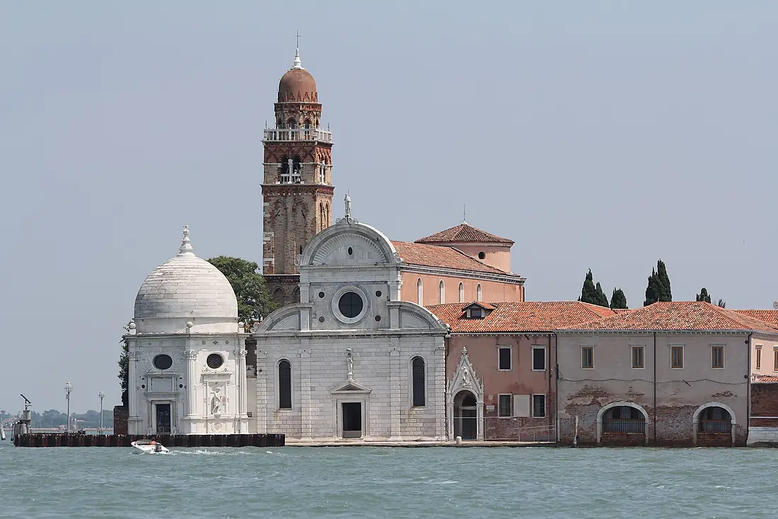 San Michele in Isola, Facade