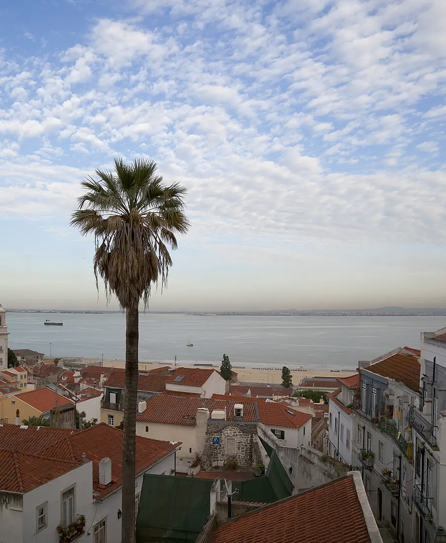 Vistas de Lisboa desde el Mirador de Santa Luzia, Portugal, 2012-05-12, DD 04