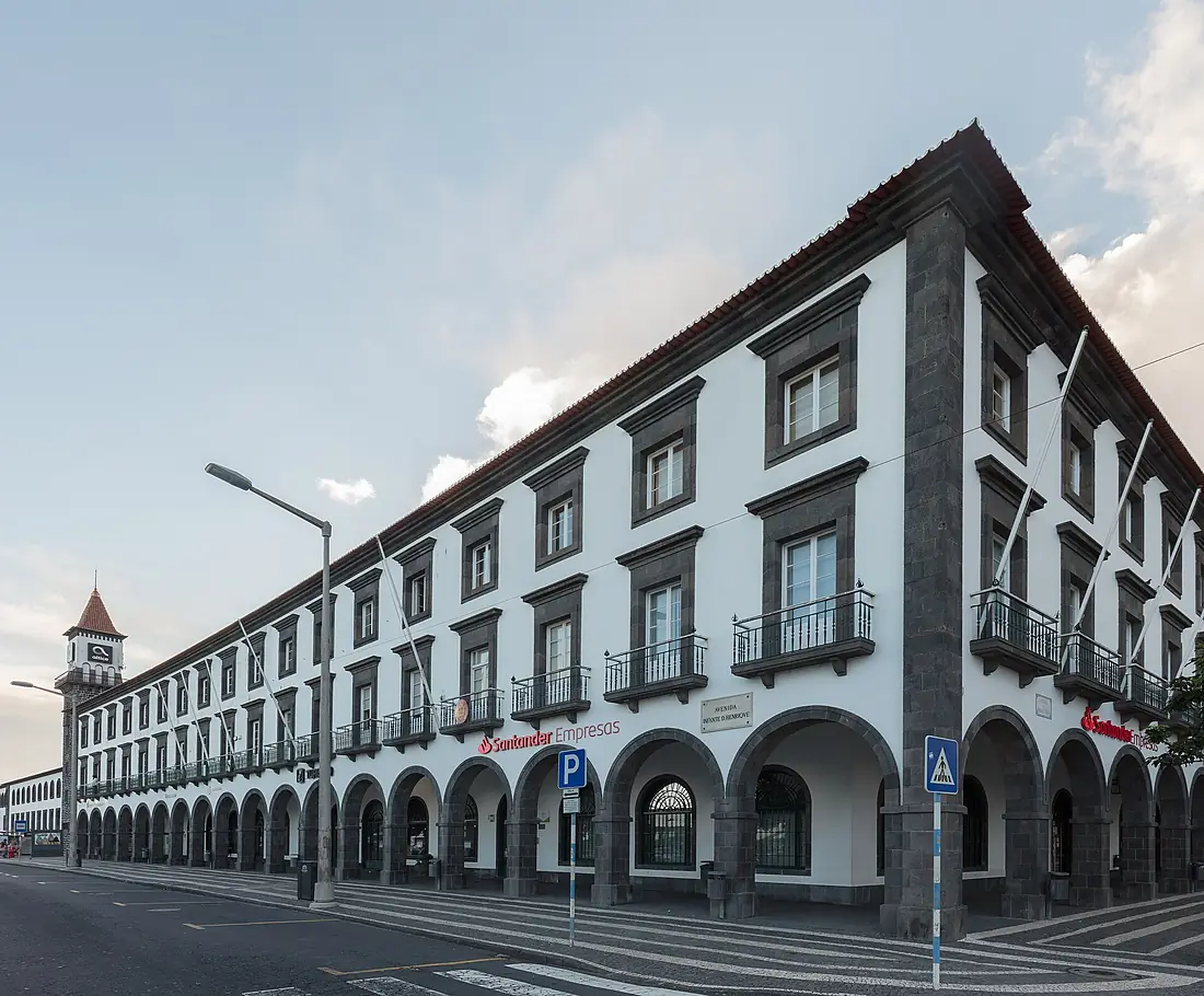 Edificio en la Avenida Infante Dom Enrique, Ponta Delgada, isla de San Miguel, Azores, Portugal, 2020-07-28, DD 08
