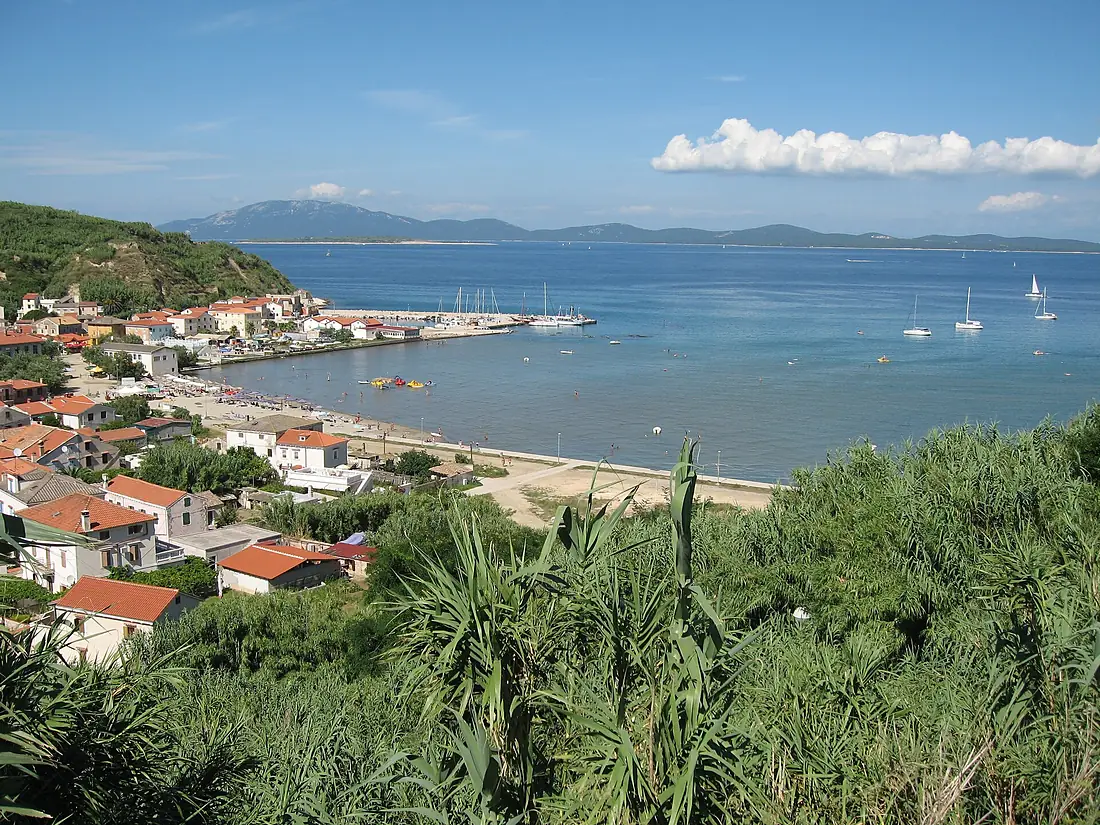 Susak-view-of-town-beach