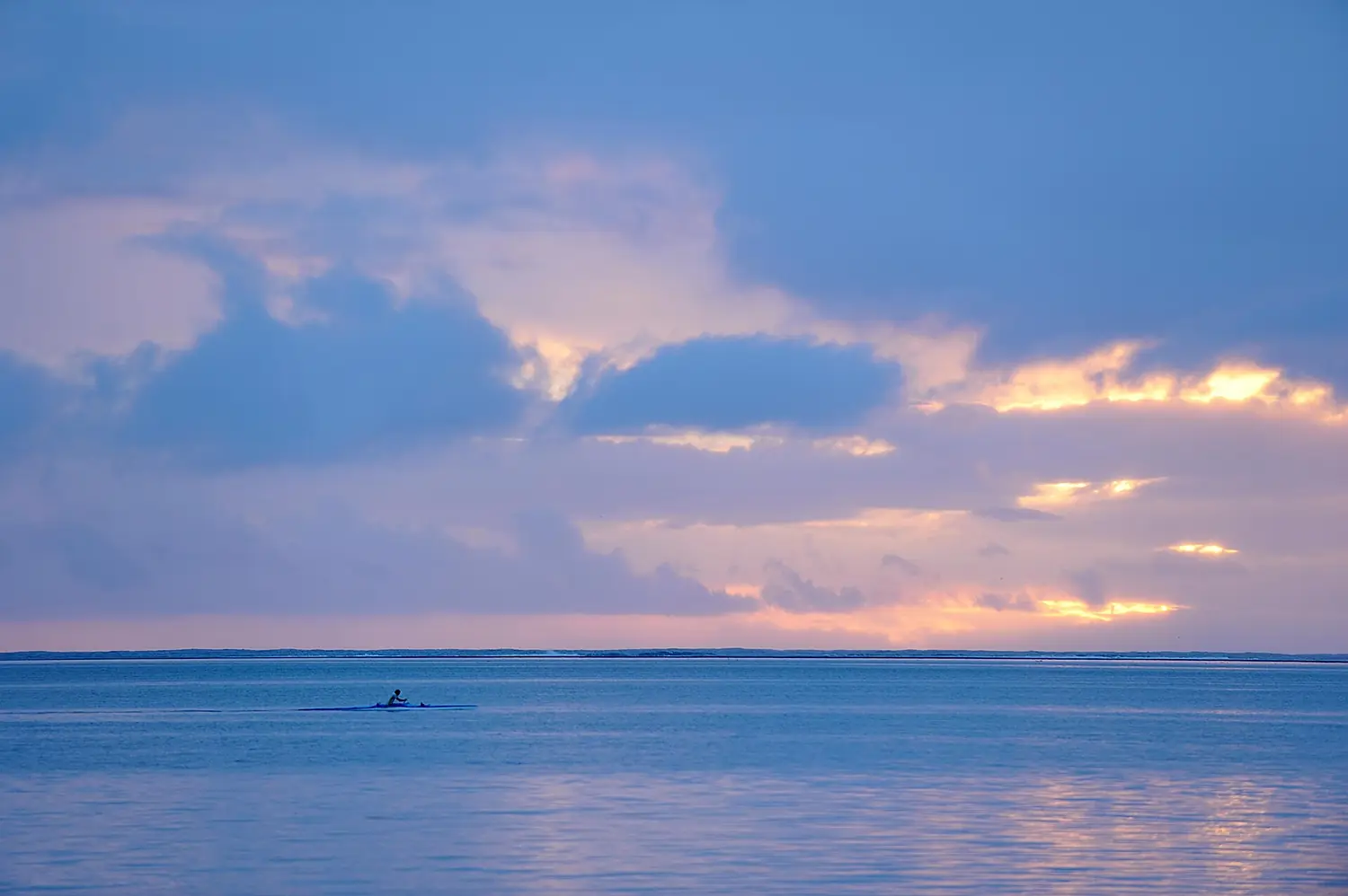 Crépuscule sur les eaux de Tahiti (Ifremer 00567-67913 - 47852)