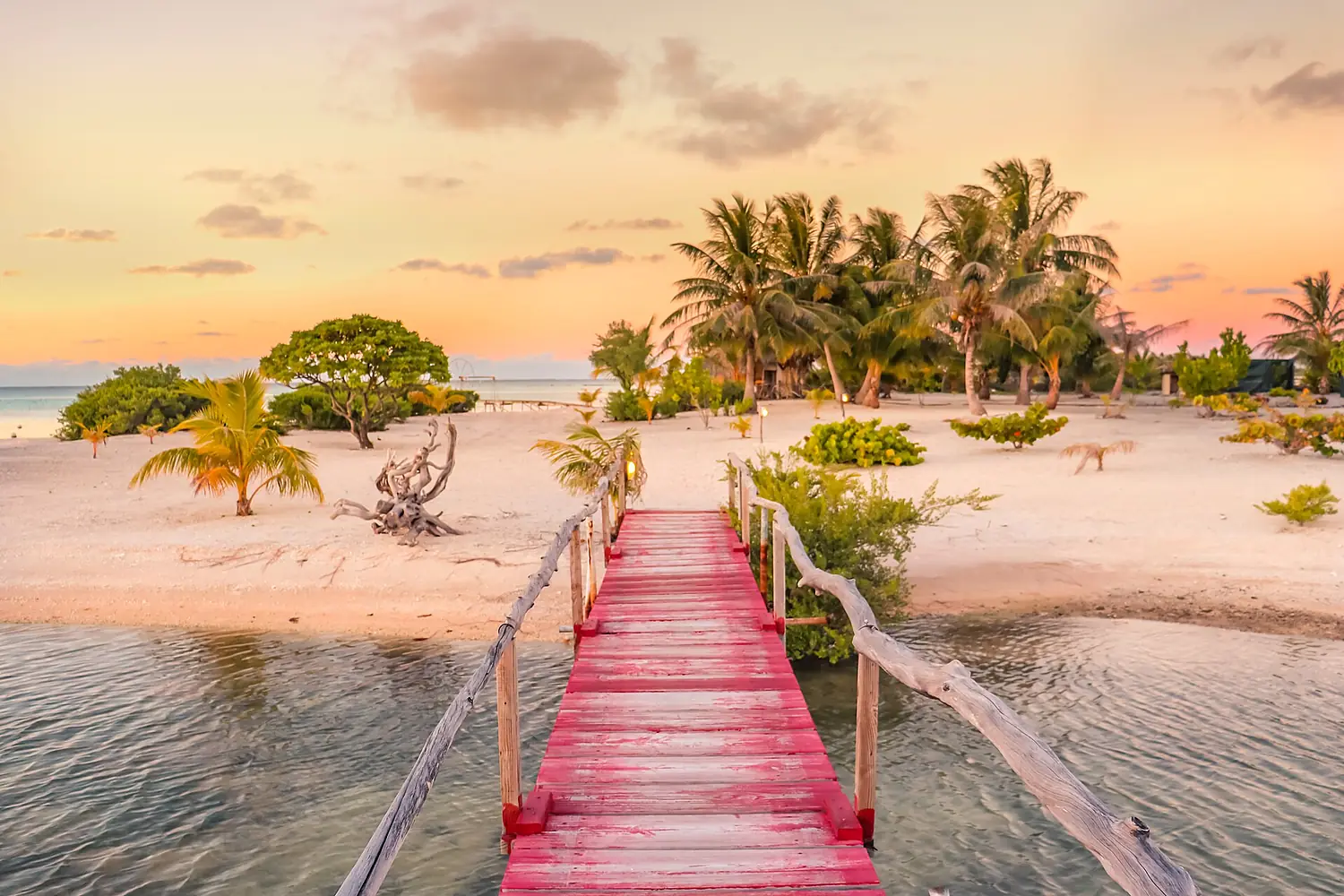 039 Sunset at Tikehau (French Polynesia) Photo by Giles Laurent