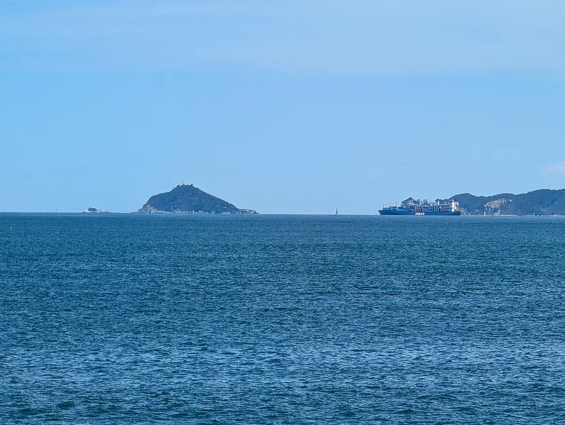Isole Tino e Tinetto viste da Marina di Carrara