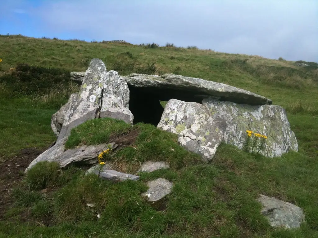 Dolmen Rock north of Tinnes, Valentia Island