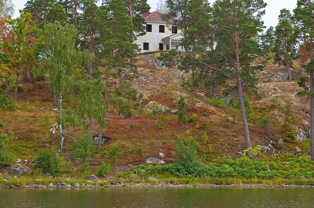 Abandoned home on Värmdö - panoramio