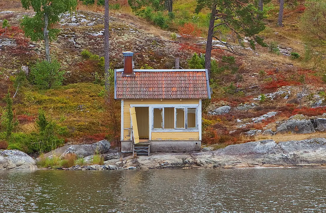 Abandoned home site in a great location on Värmdö - panoramio