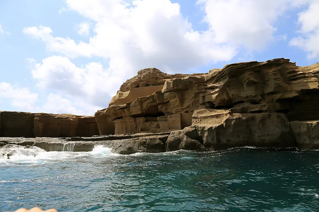 Ventotene, scogliera nord, punta eolo e zona della villa romana 14